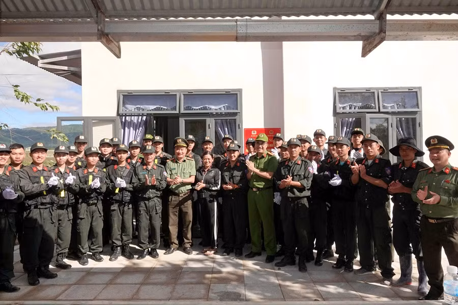 Bàn giao căn nhà đầu tiên trong “Chiến dịch Quang Trung” ở Lâm Đồng -0