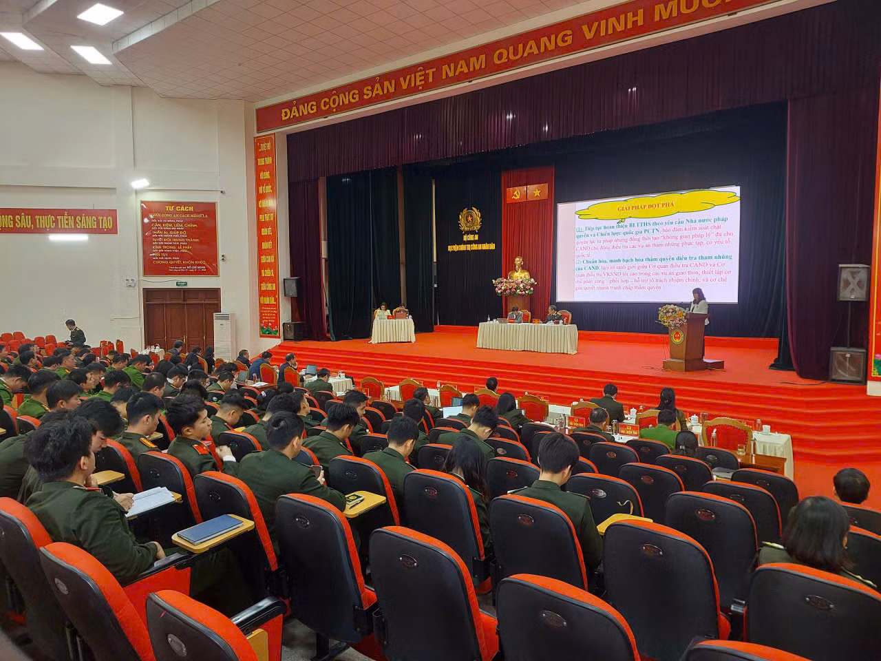 Lực lượng CAND là thanh bảo kiếm trong đấu tranh phòng, chống tiêu cực, bảo vệ Đảng -0
