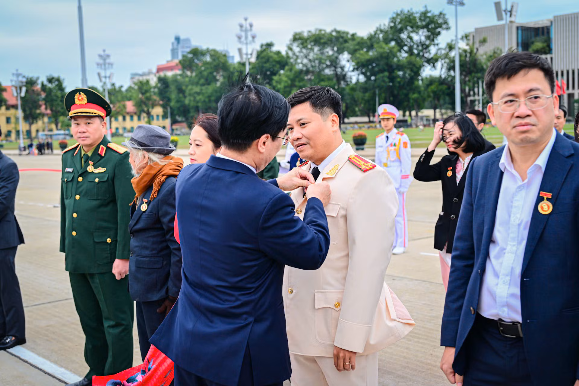 Đoàn đại biểu các điển hình tiêu biểu toàn quốc trong học tập và làm theo tư tưởng, đạo đức, phong cách Hồ Chí Minh báo công dâng Bác -0
