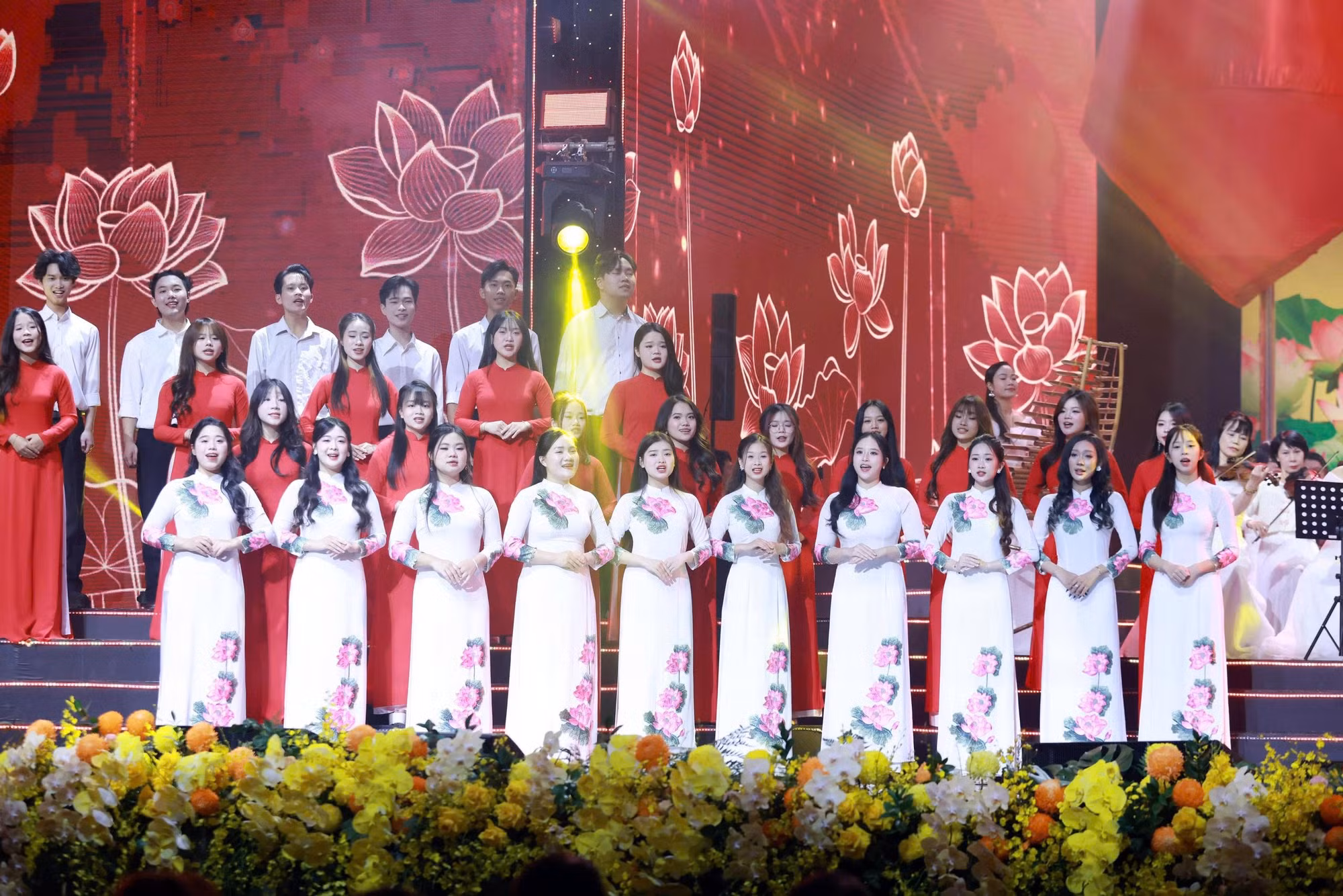 Đưa phong trào thi đua trở thành dòng chảy nhân văn nuôi dưỡng niềm tin, tạo dựng cuộc sống đủ đầy -1