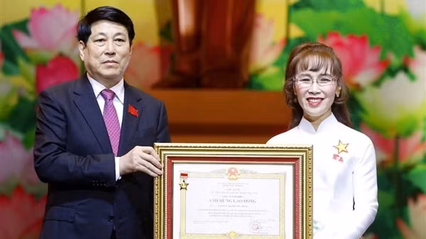 Chủ tịch HĐQT Vietjet Air vinh dự đón nhận danh hiệu Anh hùng Lao động