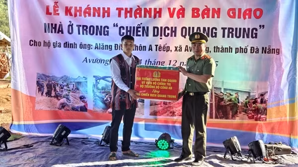 Công an Đà Nẵng bàn giao căn nhà đầu tiên trong Chiến dịch Quang Trung