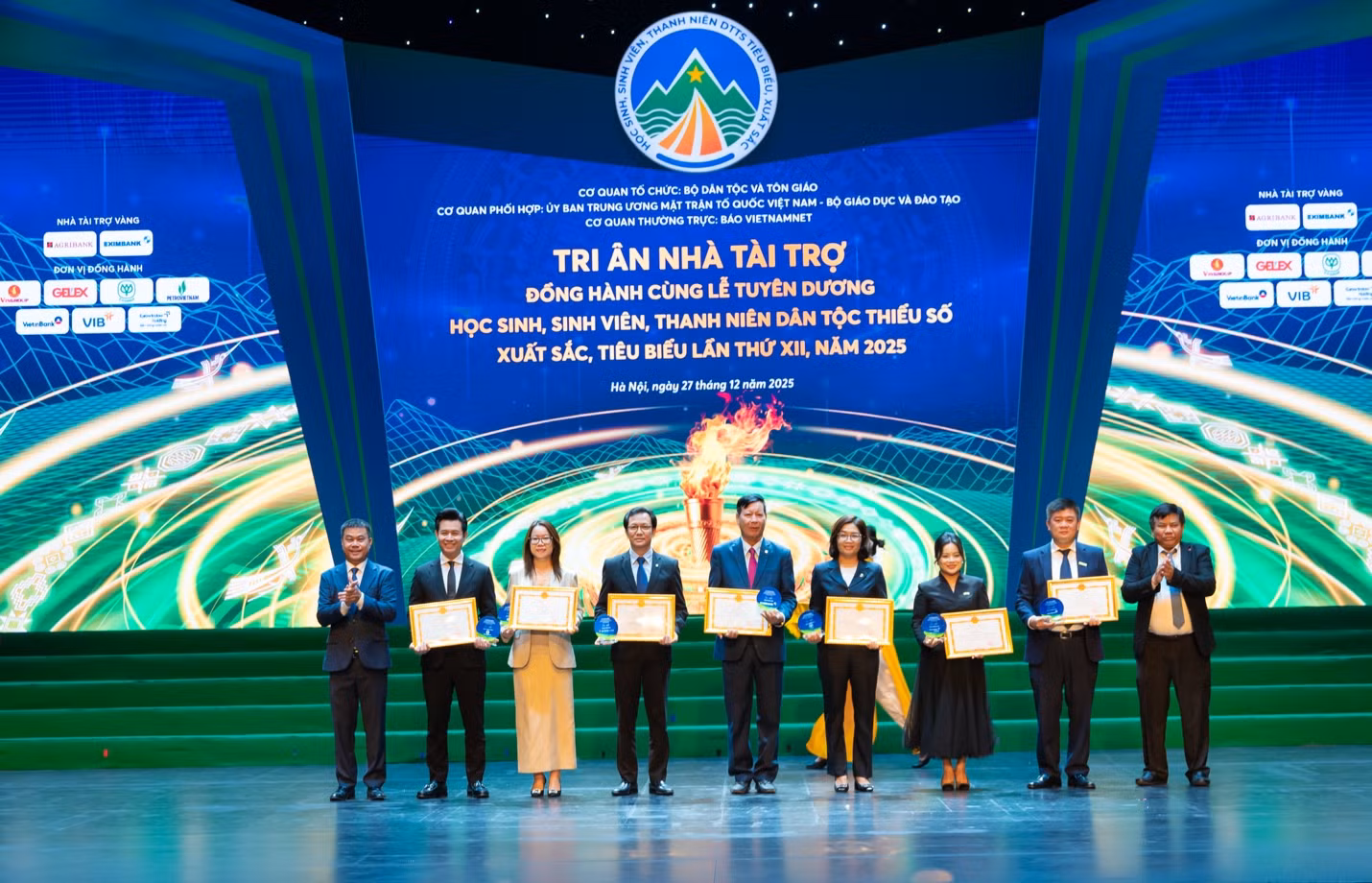Agribank được vinh danh nhiều năm đồng hành Lễ tuyên dương học sinh, sinh viên, thanh niên dân tộc thiểu số xuất sắc, tiêu biểu -0