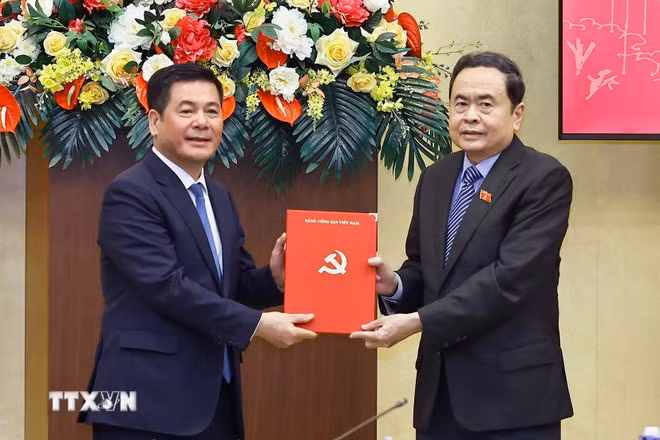 Đồng chí Nguyễn Hồng Diên giữ chức Phó Bí thư chuyên trách Đảng ủy Quốc hội -0