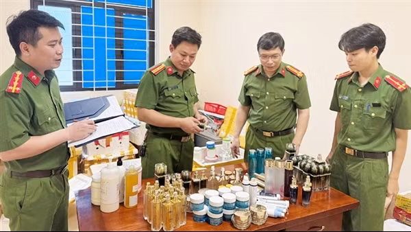 Bài 1: Kem trộn gắn mác mỹ phẩm nhập khẩu, thu tiền tỷ