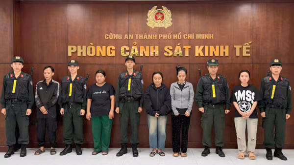 Bắt tạm giam nhóm đối tượng sản xuất dầu gió giả bằng hóa chất