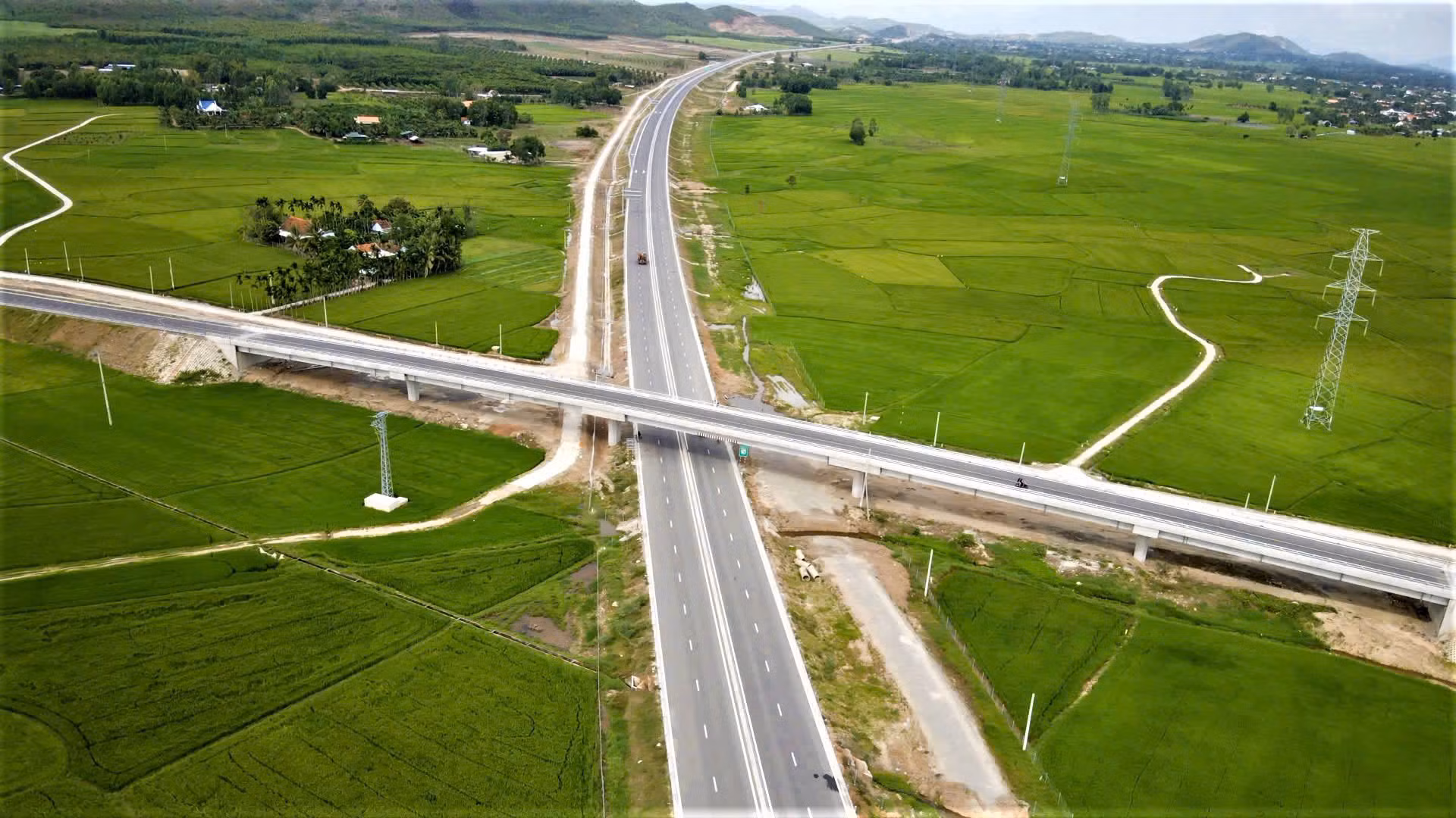 17 tồn tại trong tổ chức giao thông cao tốc Vân Phong-Nha Trang được Cục CSGT chỉ ra -0