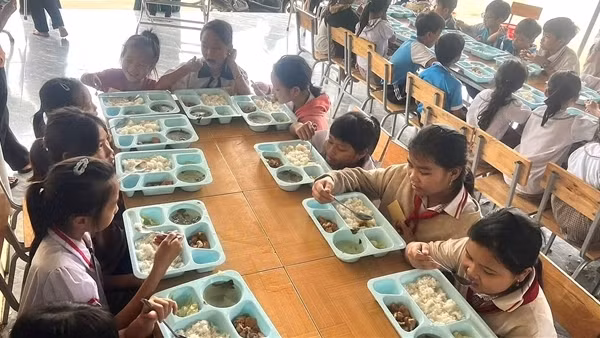 Hàng nghìn học sinh Đắk Lắk vẫn chưa nhận được tiền từ chương trình “Nuôi em”