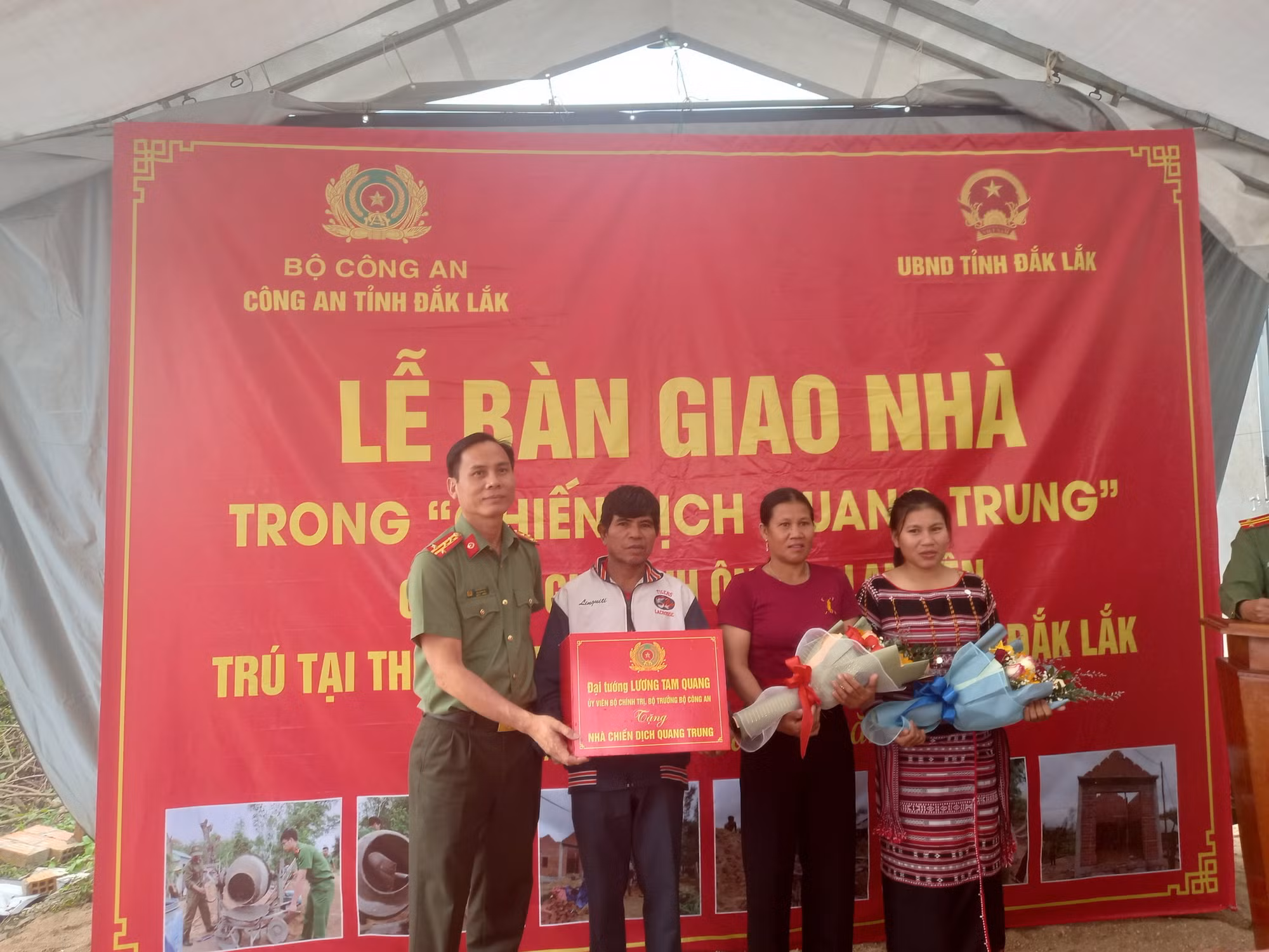 Công an tỉnh Đắk Lắk trao tặng căn nhà đầu tiên trong “Chiến dịch Quang Trung” -0
