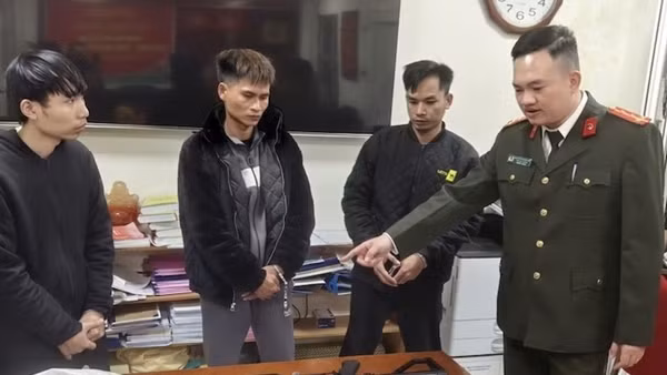 Hai anh em ruột tham gia đường dây mua bán, tàng trữ vũ khí quân dụng