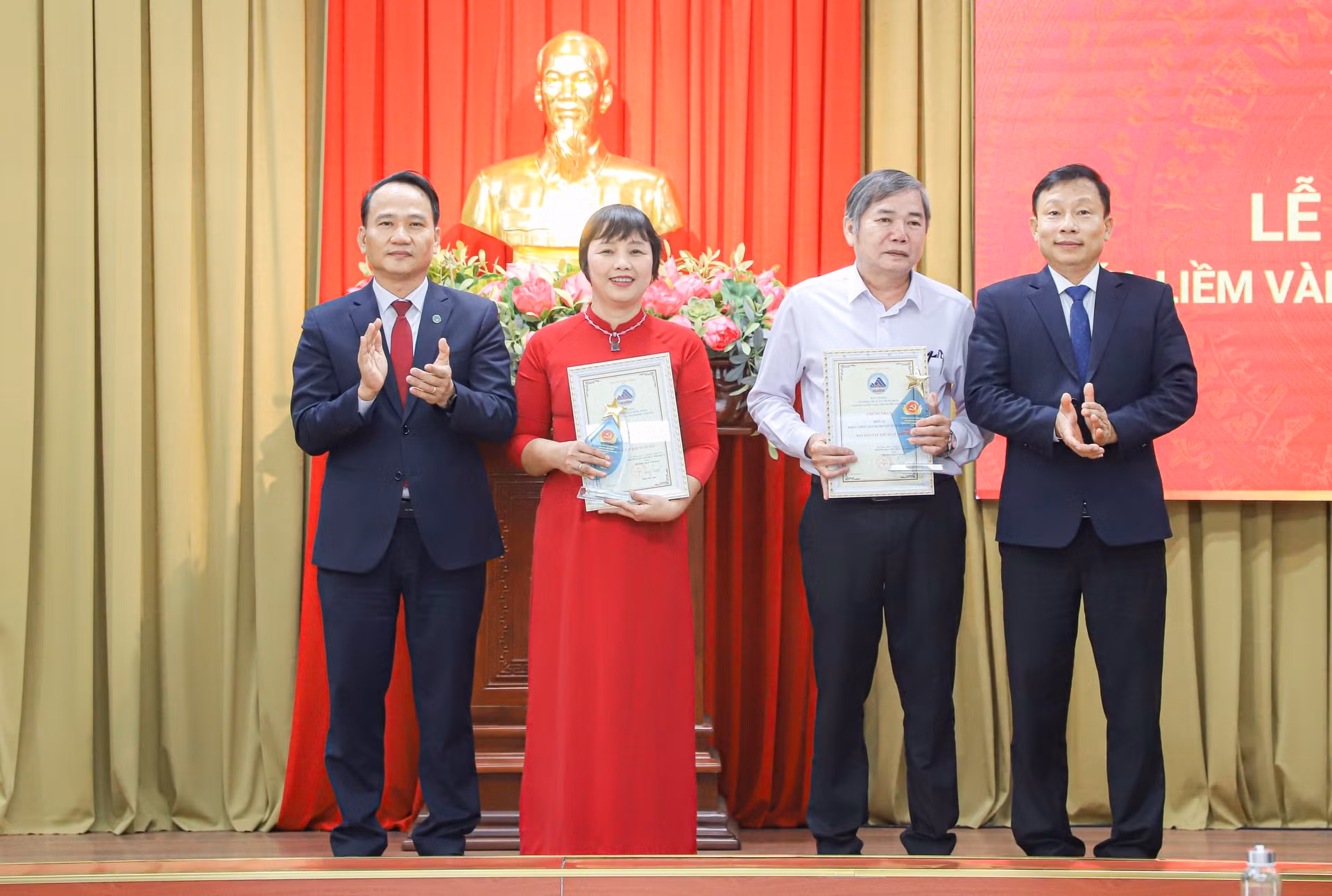 Vệt bài viết về khu thương mại tự do trên Báo CAND đoạt Giải báo chí Búa liềm vàng TP Đà Nẵng năm 2025 -0
