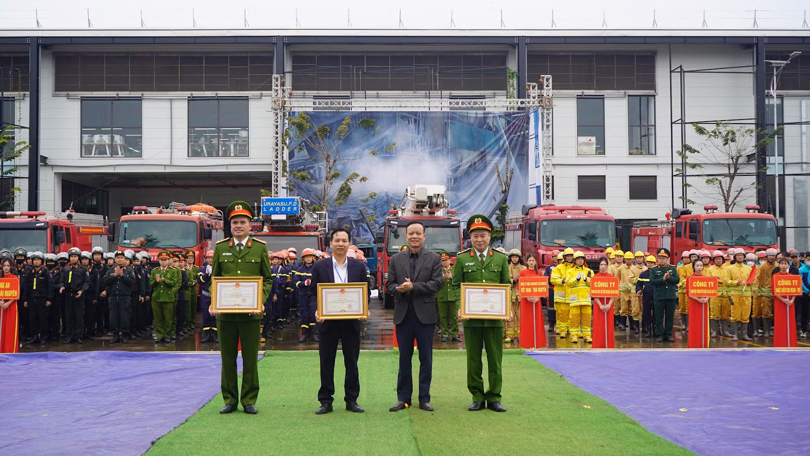 Thái Nguyên diễn tập ứng phó thảm họa cháy lớn, huy động gần 1.500 người -0