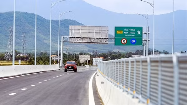 Cục CSGT chỉ ra 17 tồn tại trong tổ chức giao thông cao tốc Vân Phong-Nha Trang