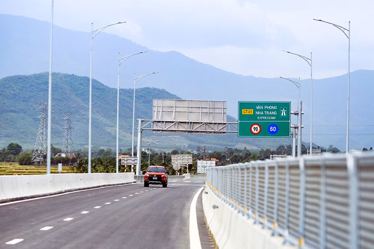 17 tồn tại trong tổ chức giao thông cao tốc Vân Phong-Nha Trang được Cục CSGT chỉ ra -0