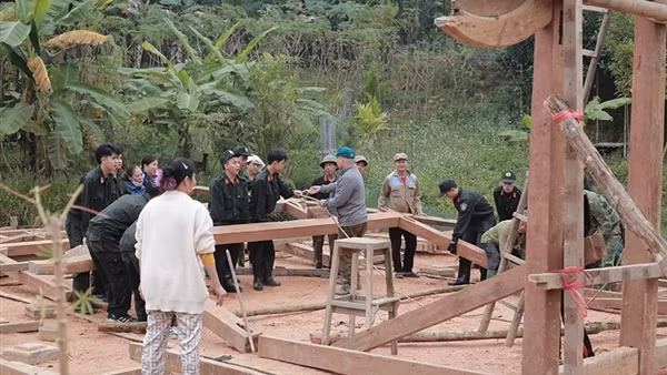 Xây dựng nhà ở cho các hộ dân bị thiệt hại do thiên tai ở Lào Cai
