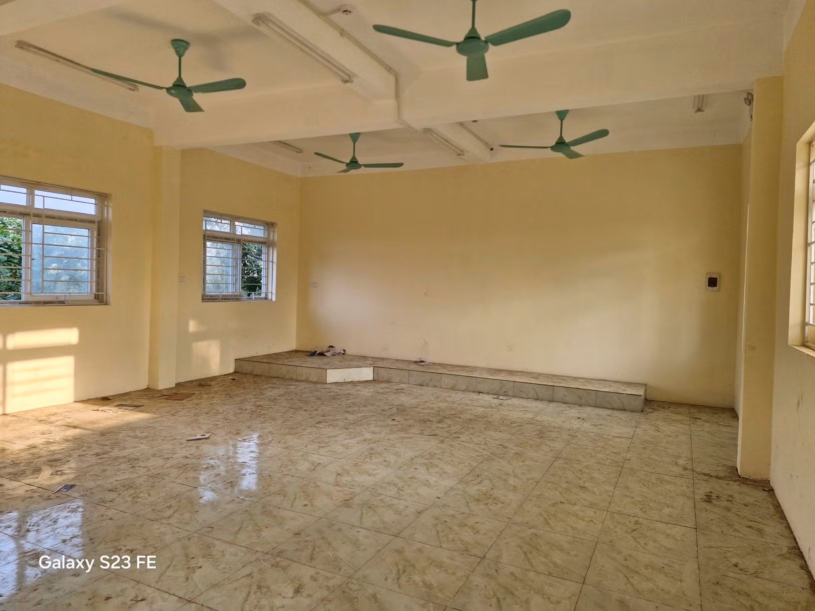 Vì sao 12 phòng học xây xong “đắp chiếu”, học sinh phải học nhờ? -0