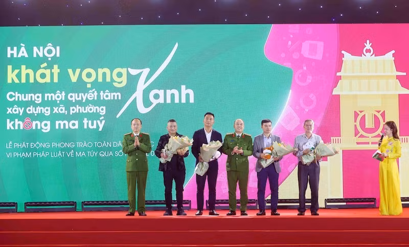 Công an Hà Nội kết nối bình yên qua hotline tố giác tội phạm ma tuý -0