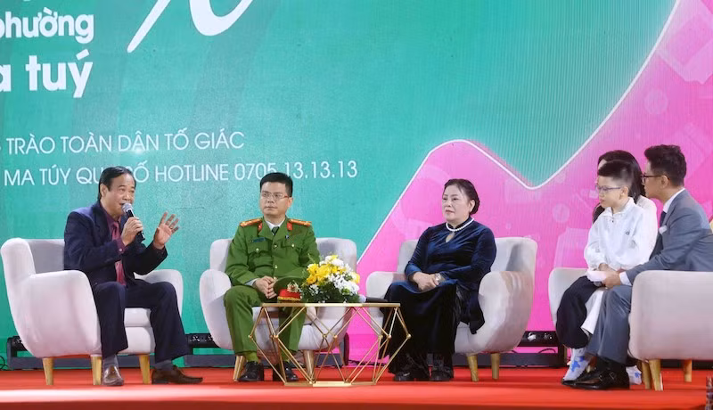 Công an Hà Nội kết nối bình yên qua hotline tố giác tội phạm ma tuý -0
