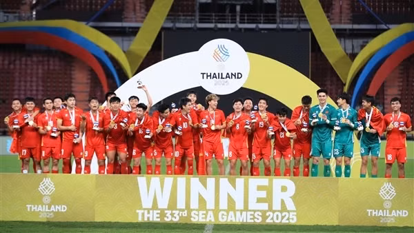 Vừa vô địch SEA Games, HLV Kim Sang Sik lại bắt đầu chiến dịch mới cùng bóng đá Việt Nam