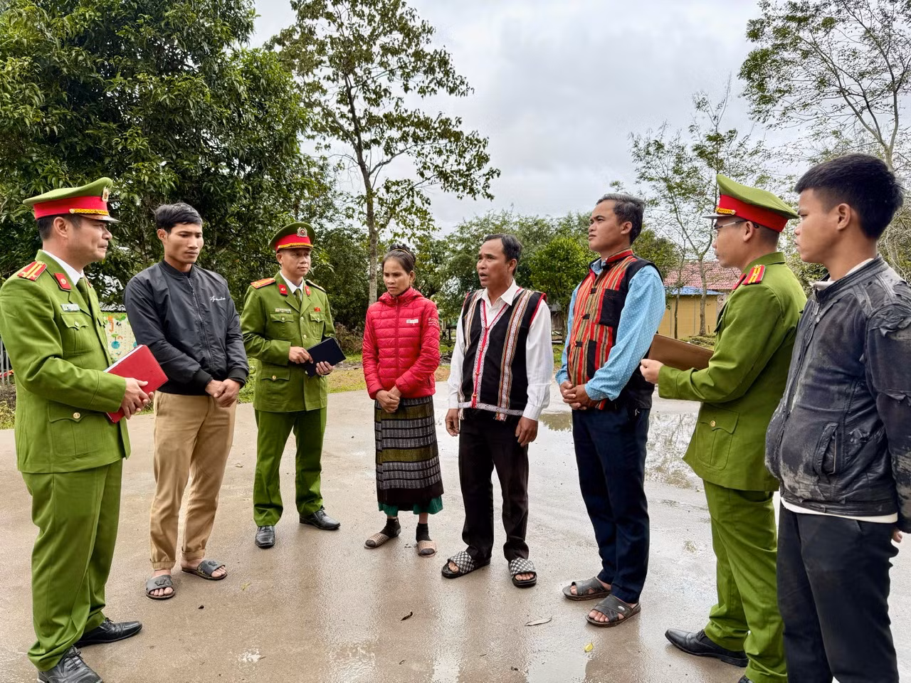 Bình yên trên biên giới A Dơi -2