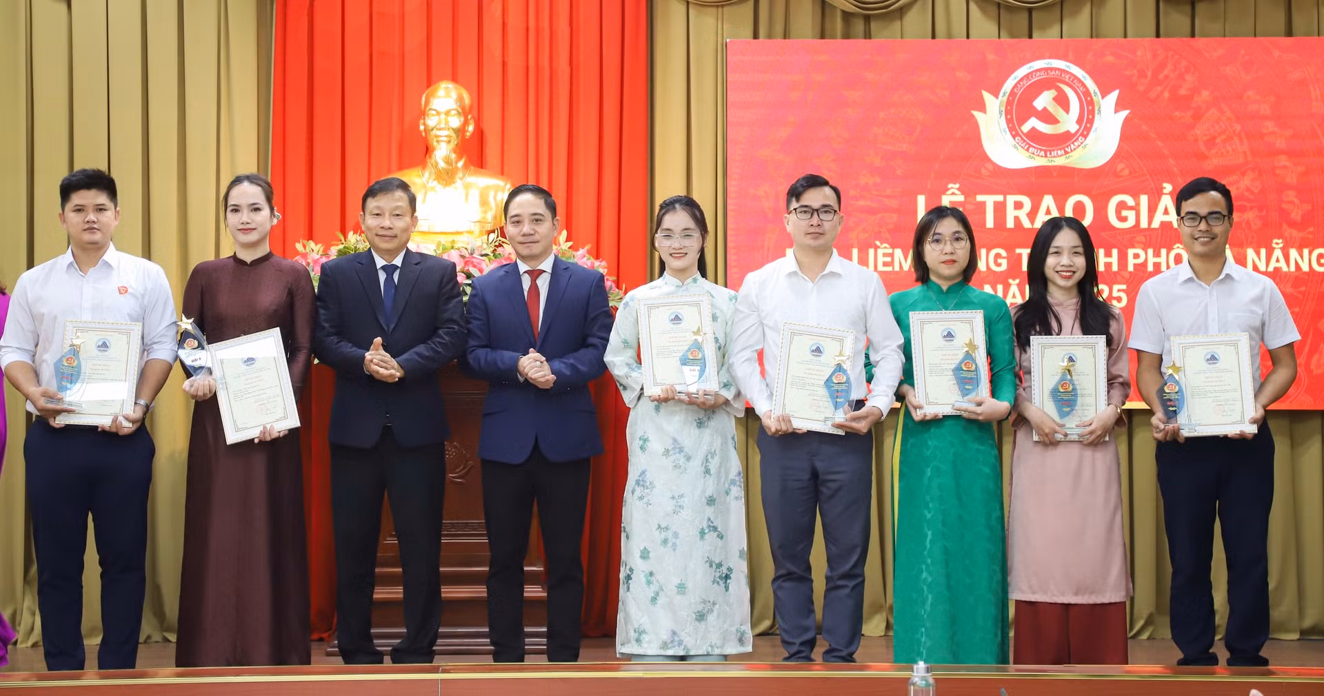 Vệt bài viết về khu thương mại tự do trên Báo CAND đoạt Giải báo chí Búa liềm vàng TP Đà Nẵng năm 2025 -0