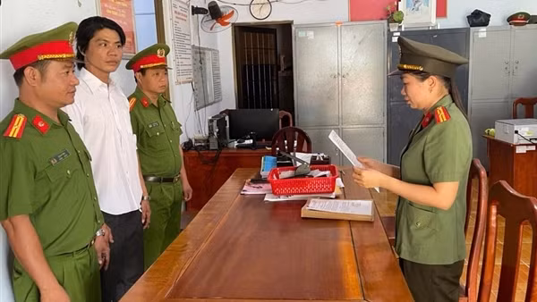 Khởi tố chủ tiệm sửa xe có hành vi dâm ô bé gái 13 tuổi