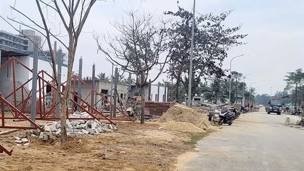 Dân ồ ạt xây dựng công trình không phép tại khu du lịch biển Xuân Thành