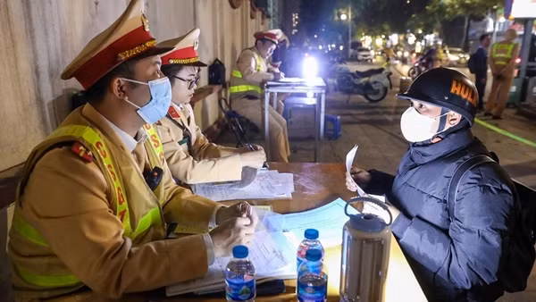 Ngày thứ hai nghỉ Tết Dương lịch, hơn 2.000 tài xế vi phạm nồng độ cồn bị xử lý