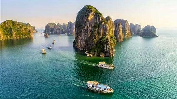 Xử lý nghiêm các phương tiện chở khách du lịch trái phép trên vịnh Hạ Long