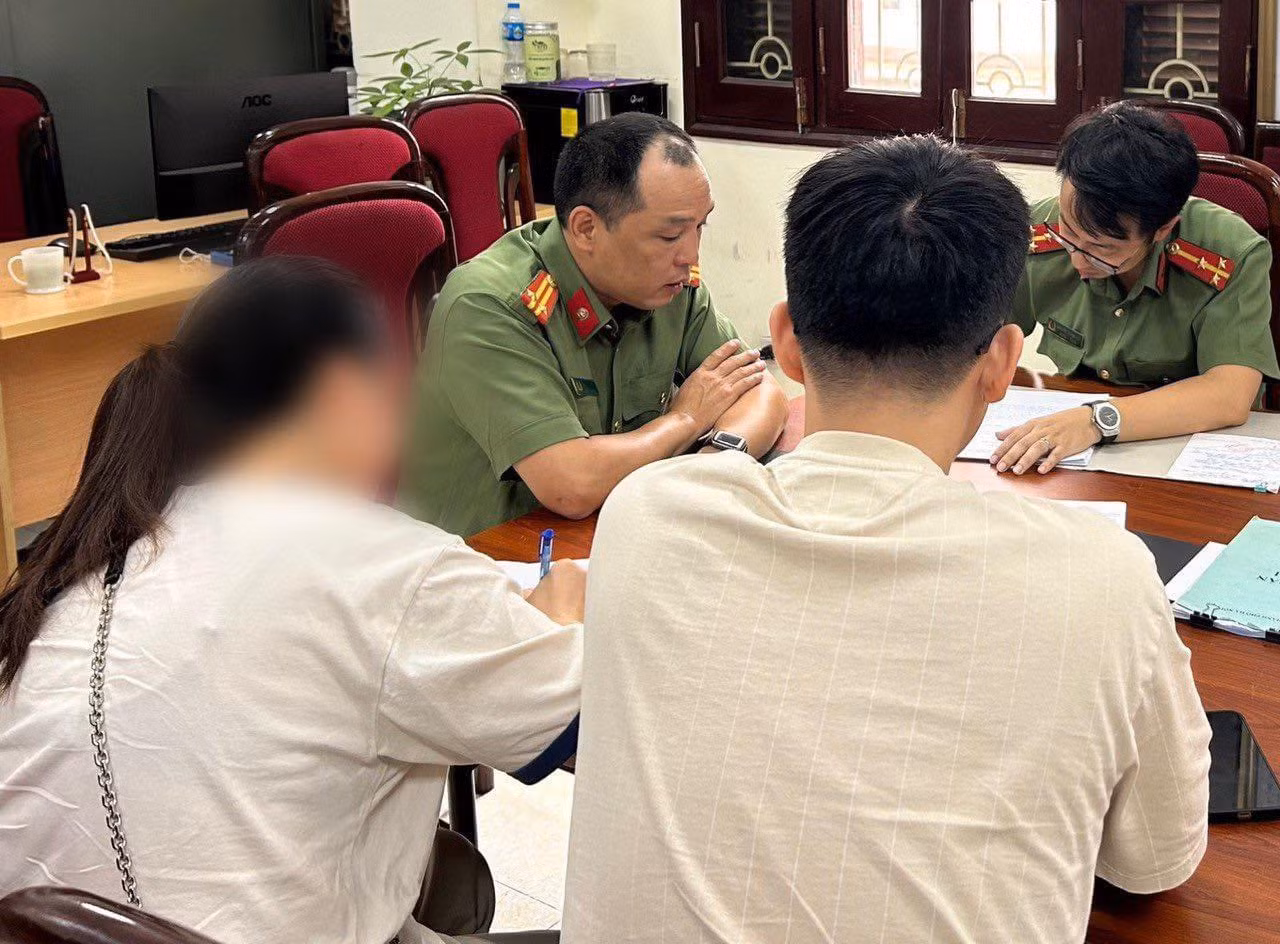 &nbsp;Xử phạt 2 phụ nữ đăng tải thông tin sai sự thật liên quan đến vụ cháy xảy ra tại phường Trung Hòa, quận Cầu Giấy -1