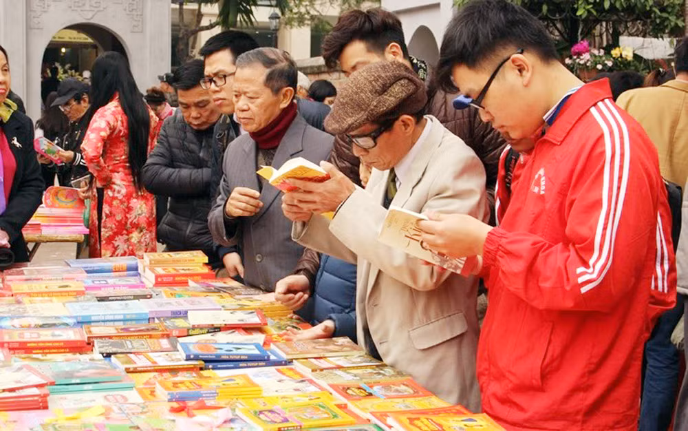 Lý giải sao đây khi thơ mỗi ngày một ít người đọc? -0
