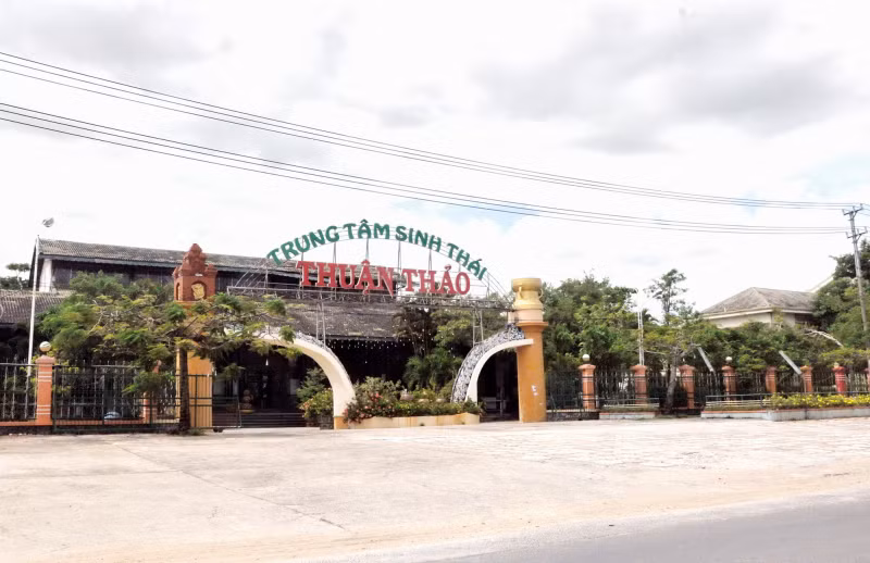 Tạm hoãn xuất cảnh đối với nữ doanh nhân từng là “bông hồng vàng” -0
