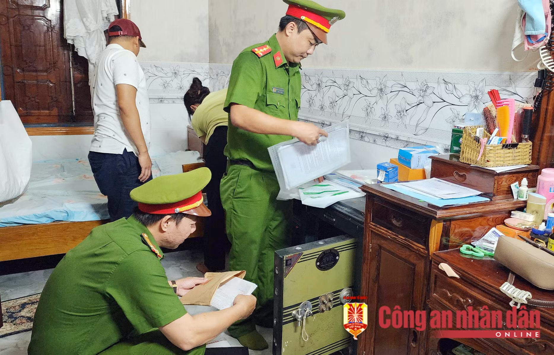 Vượt hàng trăm km, bắt kẻ chi tiền cho các đối tượng lập 