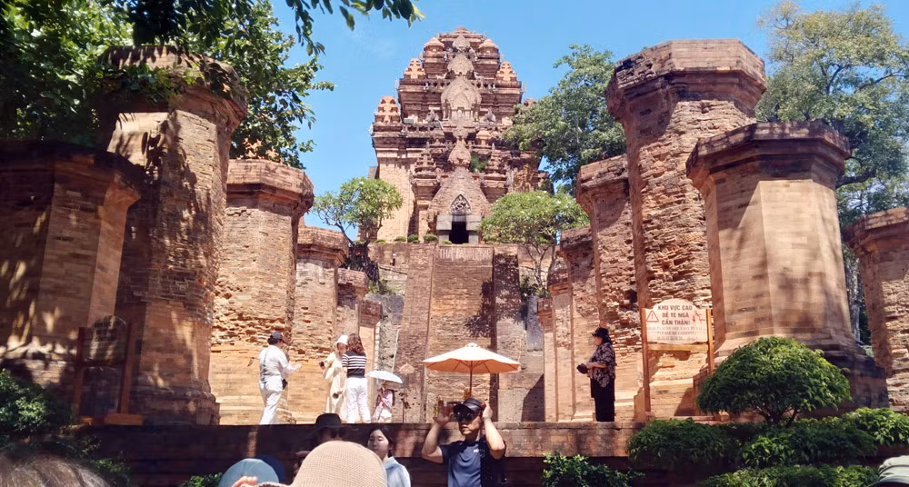 2-tháp bà thờ ponagar tổ trầm đất khánh hòa.jpg -0