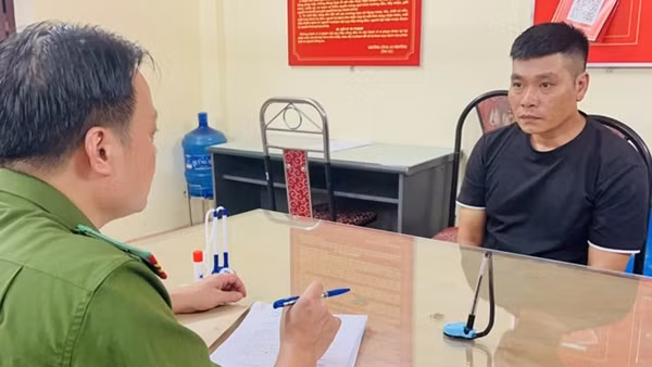 Tạm giữ đối tượng cưỡng đoạt tài sản của nhiều lái xe tại cửa khẩu Kim Thành
