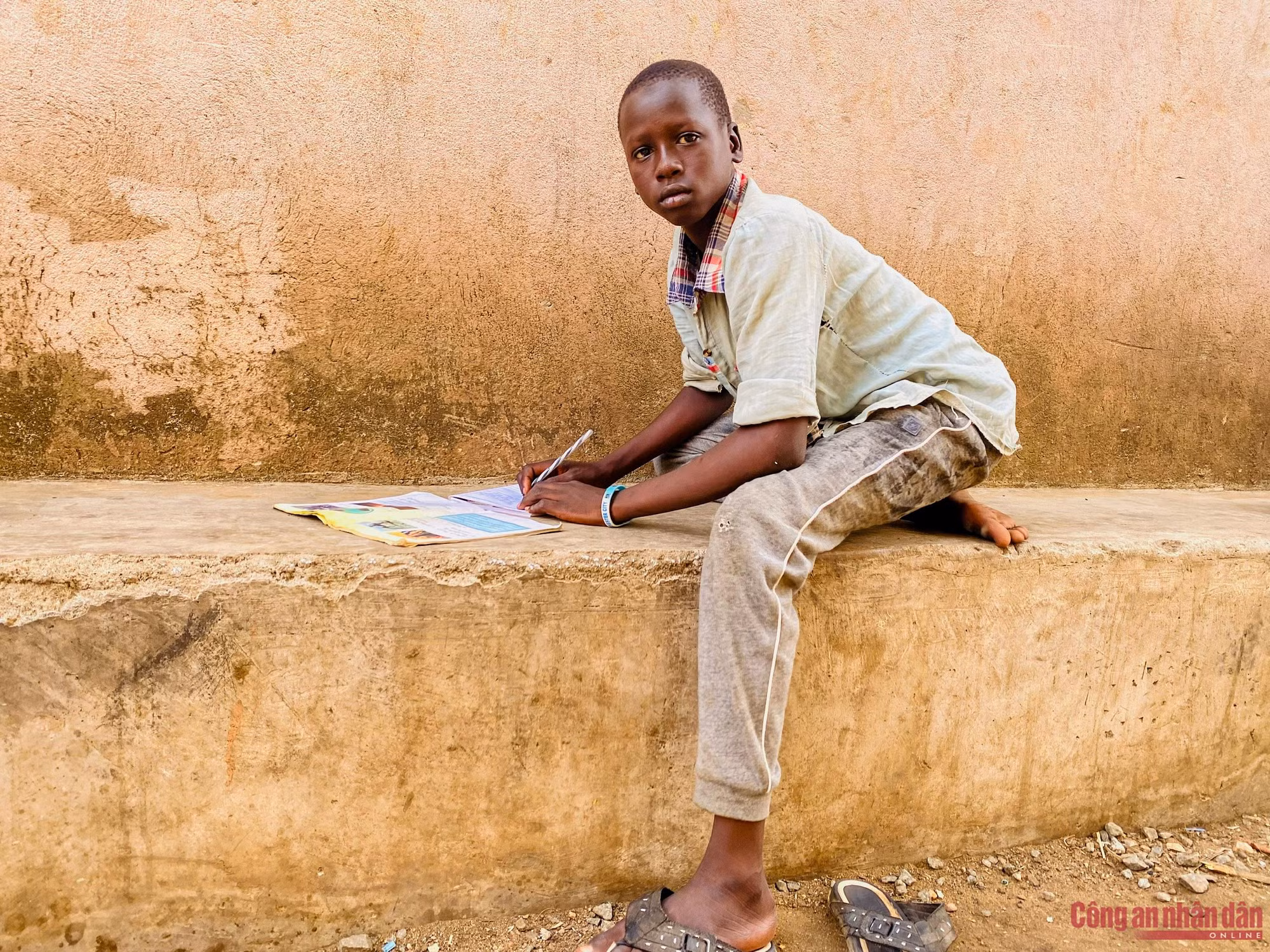 Những đứa trẻ khát hoà bình ở Nam Sudan -7