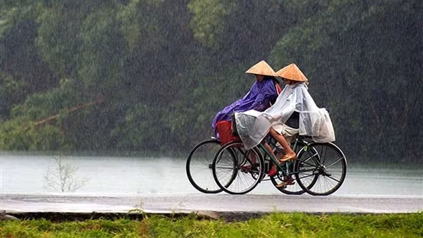 Miền Bắc mưa dông, Trung Bộ nắng nóng dịu bớt