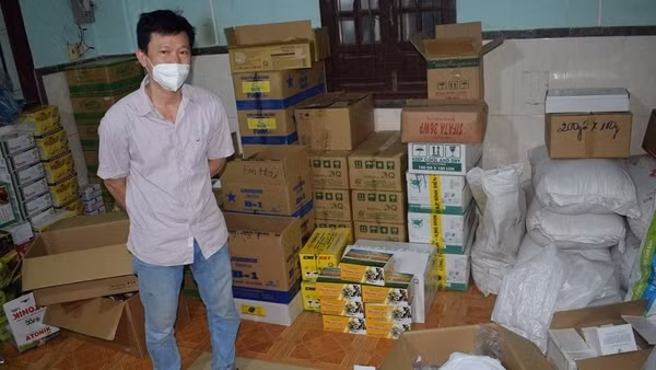 Phát hiện 2 kho chứa thuốc bảo vệ thực vật có chất cấm