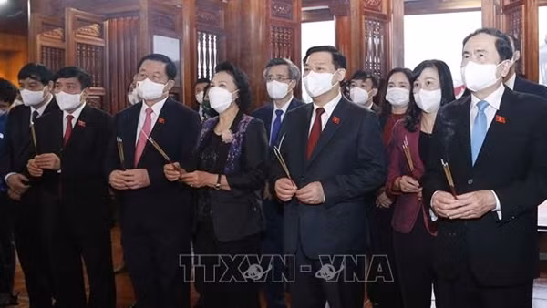 Dâng hương tưởng niệm 113 năm Ngày sinh đồng chí Ngô Gia Tự ảnh 1