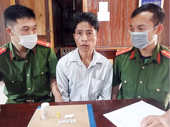 Công an xã vùng biên bắt 4 vụ bán lẻ ma túy trong một ngày -0