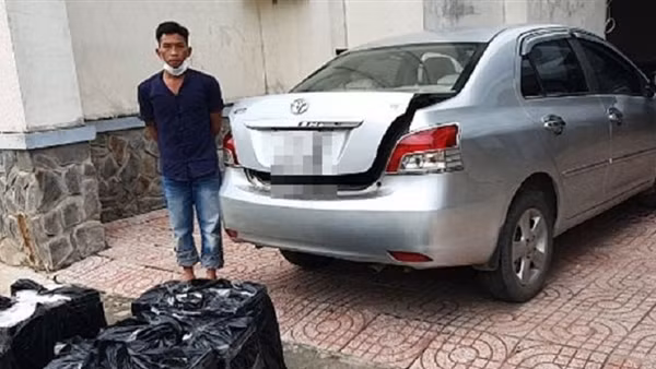 Xe tải biển số giả chở 250.000 bao thuốc lá lậu và 15 tấn đường ảnh 2