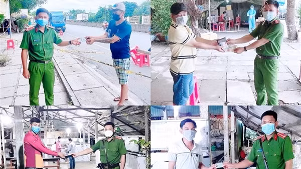 Người đạp xích lô trả lại tiền đánh rơi cho du khách Mỹ ảnh 4