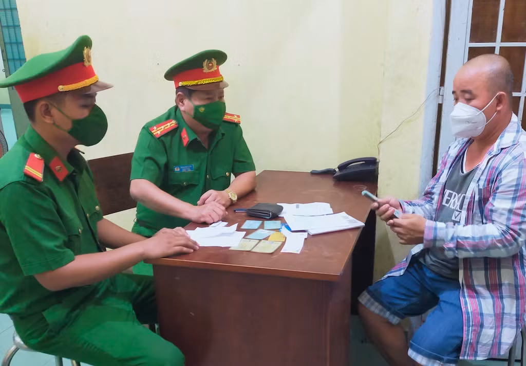 phòng cảnh sát thi hành án hình sự & hỗ trợ tư pháp tiến hành trao trả tài sản anh nguyễn văn minh- ảnh thanh việt.jpg -0