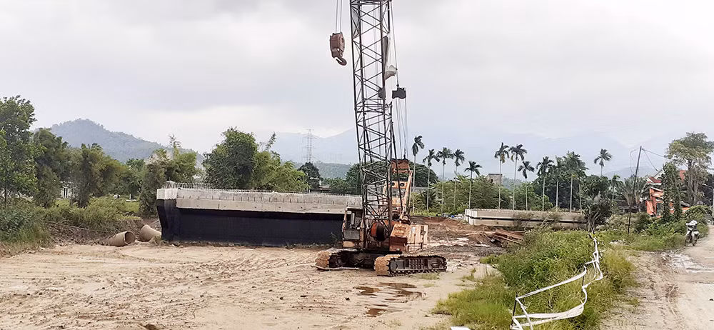 Cần đẩy nhanh tiến độ thi công “con đường đau khổ” -0