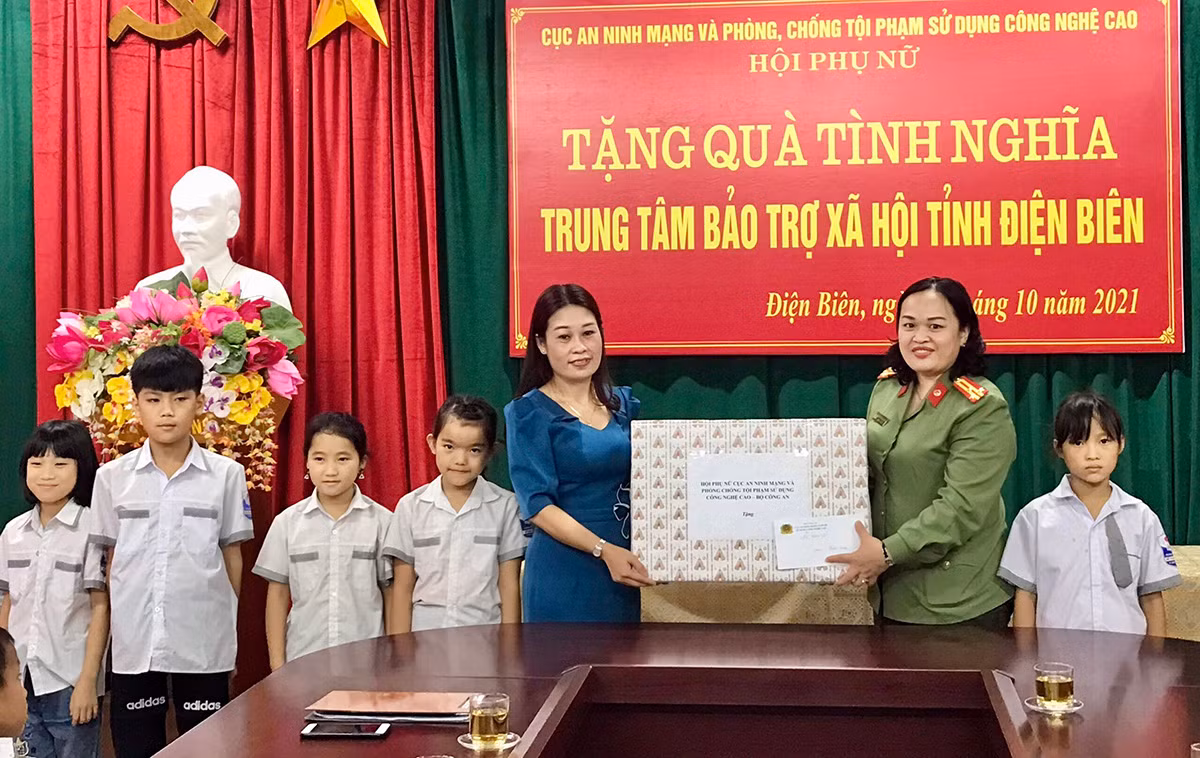 Tháng 10 lan tỏa yêu thương của phụ nữ Cục an ninh mạng và phòng, chống tội phạm sử dụng công nghệ cao -0