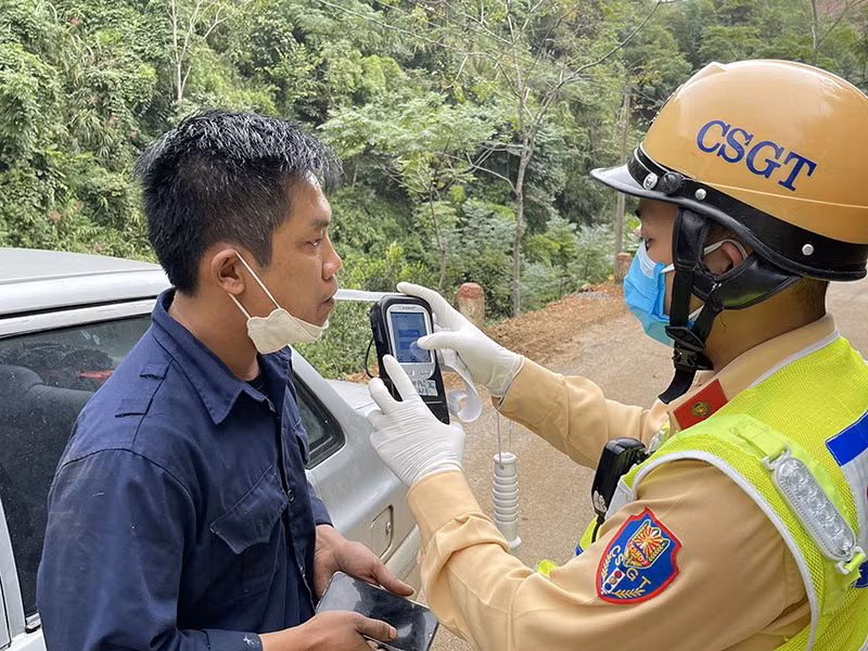 Xử lý nghiêm các “ma men” vùng cao cầm lái -0