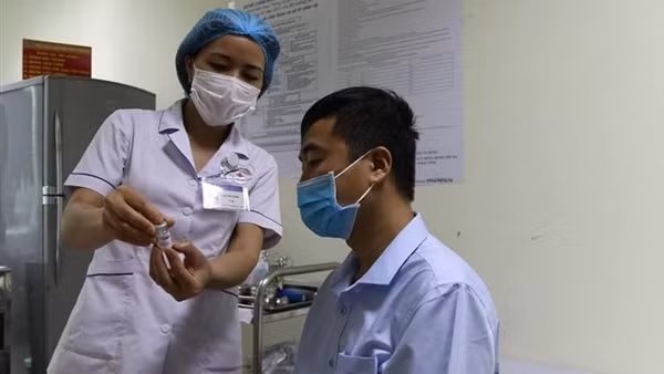 Đề nghị các tỉnh không để xảy ra quá hạn vaccine phòng COVID-19 ảnh 2