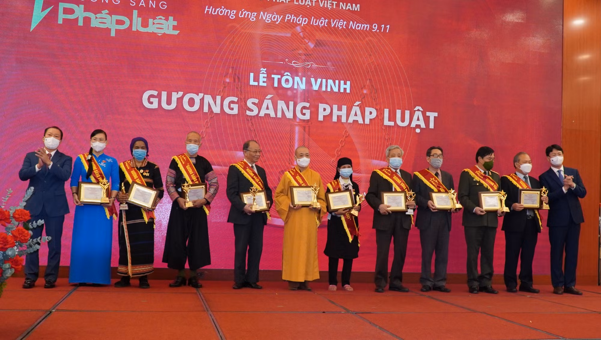 Tôn vinh 50 “Gương sáng Pháp luật” 2021 -0
