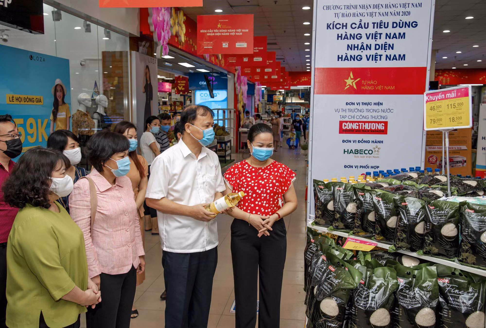 Tôn vinh “Hàng Việt Nam được người tiêu dùng yêu thích” năm 2021 -0