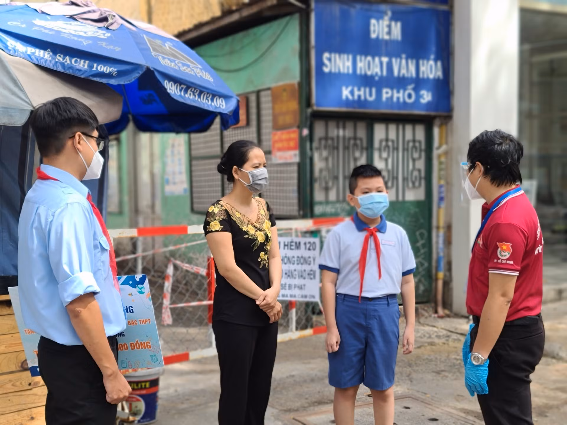 Trao tặng 4 tỉ đồng học bổng cho học sinh, sinh viên khó khăn do COVID-19 -0